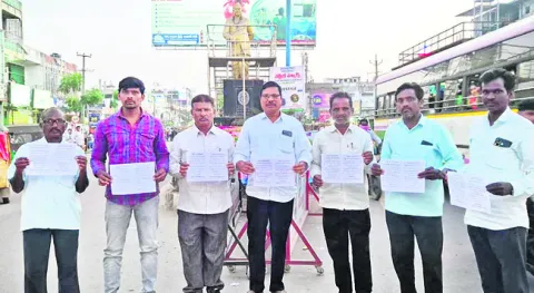 వార్డు సమస్యలను గుర్తించాలి