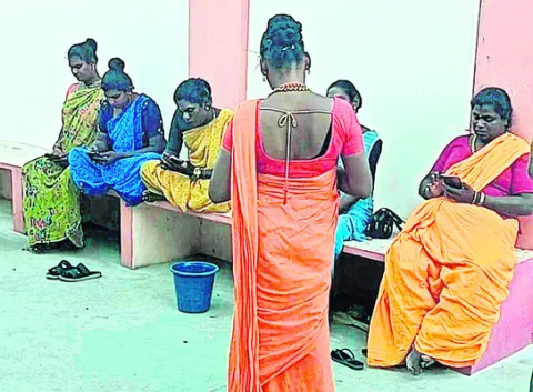 రూ.50 వేలు చందాకు హిజ్రాల డిమాండ్‌ 