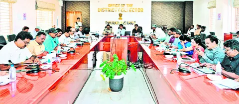 సోమవారం ప్రజా సేవలు బంద్‌