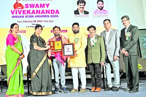 రాగన రామాపురం వాసికి స్వామి వివేకానంద ఇండియన్‌ ఐకాన్‌ అ