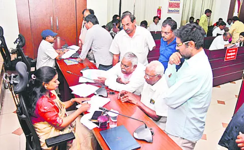 ప్రతి అర్జీని ప్రత్యేక దృష్టితో పరిష్కరించాలి 