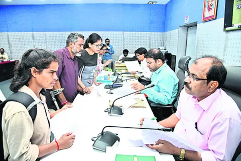 జీవీఎంసీ పీజీఆర్‌ఎస్‌కు 95 అర్జీలు 