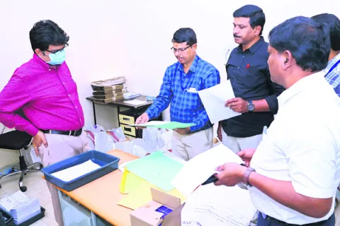 11న సెలవు