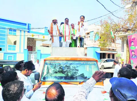 అధికారంలో ఉన్న కాంగ్రెస్‌కు ఓటు వేయండి