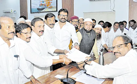 YSRCP promises to protect Waqf properties