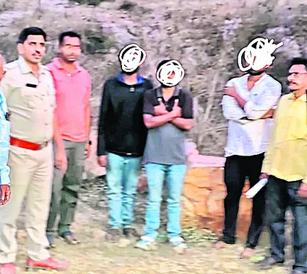 గంజాయి సేవిస్తున్న ముగ్గురి అరెస్టు 