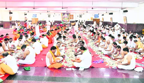 యాదగిరీశుడి హుండీ  ఆదాయం రూ.4.03కోట్లు