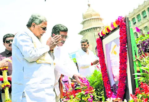 సీఎం సిద్దు.. హైకమాండ్‌ జపం 