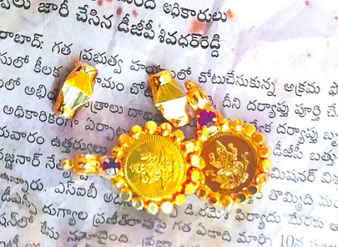 నకిలీ లాకెట్‌తో టోకరా 