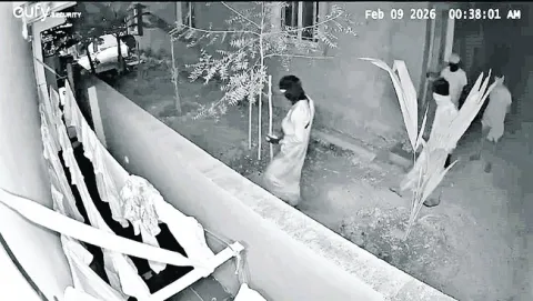 తాళం వేసిన ఇంట్లో భారీ చోరీ