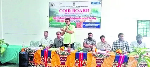 కొబ్బరి పీచు ఉత్పత్తులపై మహిళలకు అవగాహన 