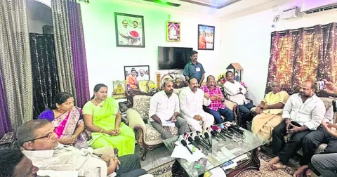 ప్రజల దృష్టి మళ్లించేందుకు విషప్రచారం 