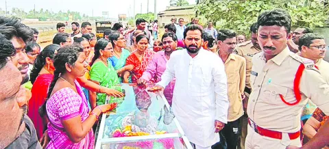 కోడూరుపాడు కెమికల్‌ ఫ్యాక్టరీ వద్ద ఉద్రిక్తత 