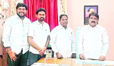 కోర్టు భవనాల నిర్మాణానికి సహకరించండి