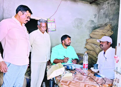 చిల్లేపల్లి రేషన్‌ డీలర్‌పై కేసు నమోదు 