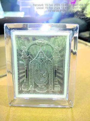 కోరుట్లలో వెండి ప్రతిమలు పట్టివేత
