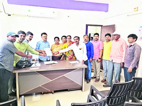 పెండింగ్‌ బిల్లులు చెల్లించాలని వినతి