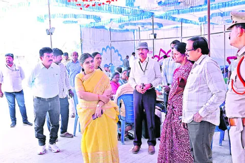 అధికారులు సమన్వయంతో పనిచేయాలి