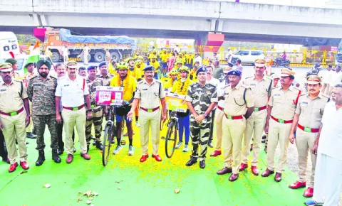 ఎయిడెడ్‌ టీచర్ల సమస్యలు పరిష్కరించాలి 