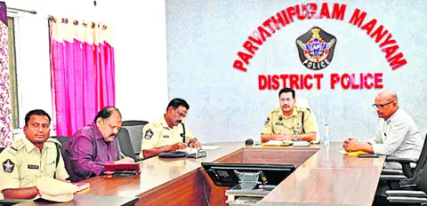 శాంతిభద్రతలపై ఎస్పీ సమీక్ష 