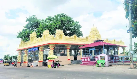 భక్తుల జేబులకు చిల్లు