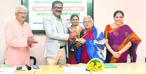 మహిళా జర్నలిస్టులకూ తప్పని వేధింపులు 