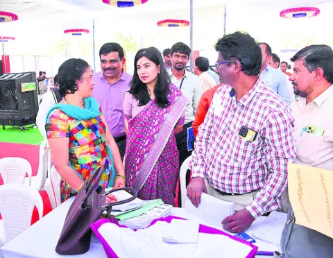 స్వేచ్ఛగా ఓటుహక్కు వినియోగించుకోవాలి