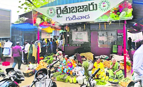 బజారులో దళారీ భోజ్యం! 