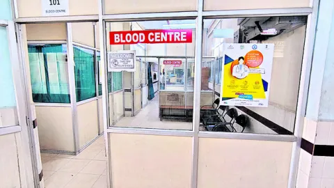 ఎంజీఎంలో రక్తం కొరత!