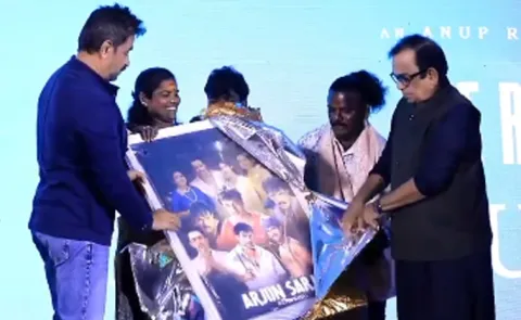 Tank Bund Shiva Gifts To Hero Arjun Sarja at Pre Release Event