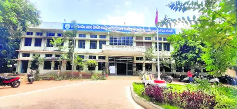 తొలి పీఠానికి పోటా పోటీ