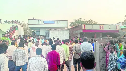 మక్తల్‌లో హై‘టెన్షన్‌’..! 