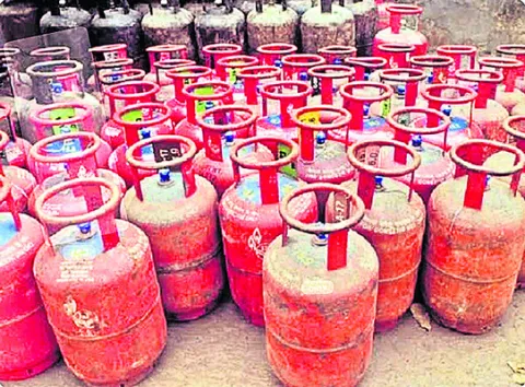 సబ్సిడీ గ్యాస్‌ పక్కదారి