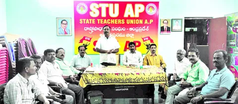 ఉద్యోగ, ఉపాధ్యాయ సమస్యలపై రేపు ధర్నా 