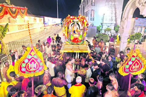 స్వర్ణగిరీశుడికి  కల్పవృక్ష వాహన సేవ
