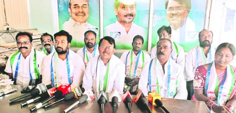 కులాలు, మతాల మధ్య చిచ్చుపెట్టడం మానుకోండి 