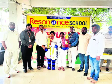 ఇంటర్నేషనల్‌ కరాటే టోర్నీకి ఇద్దరు విద్యార్థులు