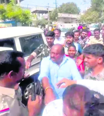 ఎమ్మెల్యే గంగులపై రెండు కేసులు నమోదు