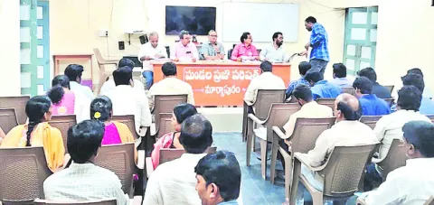 ఉగాది నాటికి ఇళ్ల నిర్మాణాలు పూర్తికావాలి 