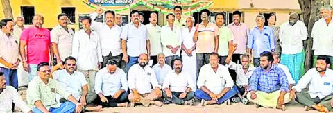 న్యాయం కోసం రోడ్డెక్కిన రైతులు 
