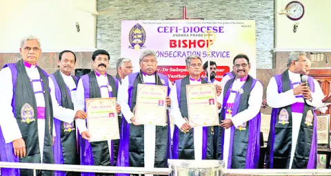 బిషప్‌లుగా పట్టాభిషేకం