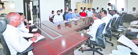 లిఫ్టు పనులు వేగిరం చేయండి