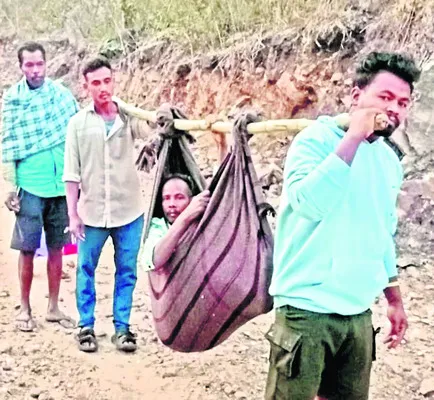  డోలీలో 6 కిలోమీటర్లు... 