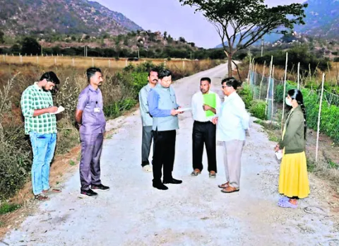 గ్రామీణ ప్రాంతాల అభివృద్ధికి రహదారులే కీలకం 