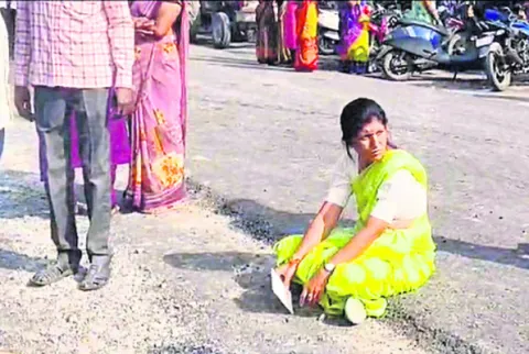 వేములవాడలో కాంగ్రెస్‌ అభ్యర్థి ఆందోళన