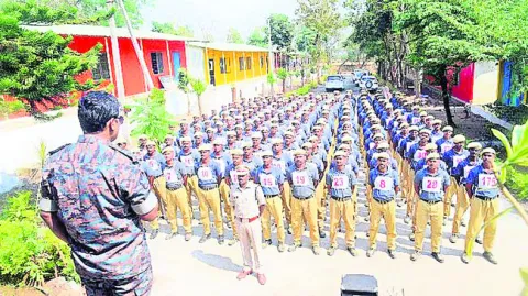 సమాజంలో మార్పులకు అనుగుణంగా పోలీస్‌ ఉద్యోగం
