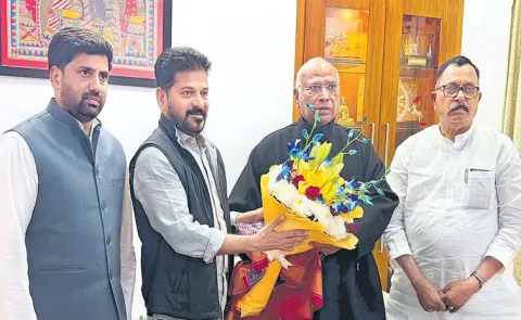 CM Revanth Reddy Comments On Municipal Elections with Mallikarjun Kharge