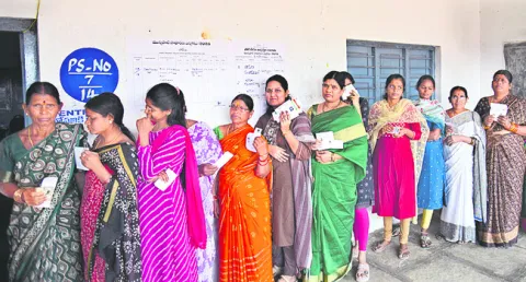 ఓటెత్తిన పట్టణం