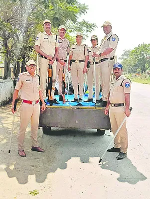 ఆటోల్లో ‘ఆపత్కాల బృందాలు’ 