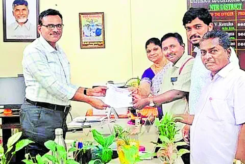 ఉపాధ్యాయుల వేతన వ్యథలు! 